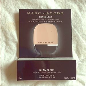 NIB Marc Jacobs Shameless foundation